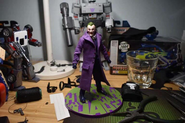 Pre Order 1/12 Customized Purple Coat for Mezco Joker - Image 4